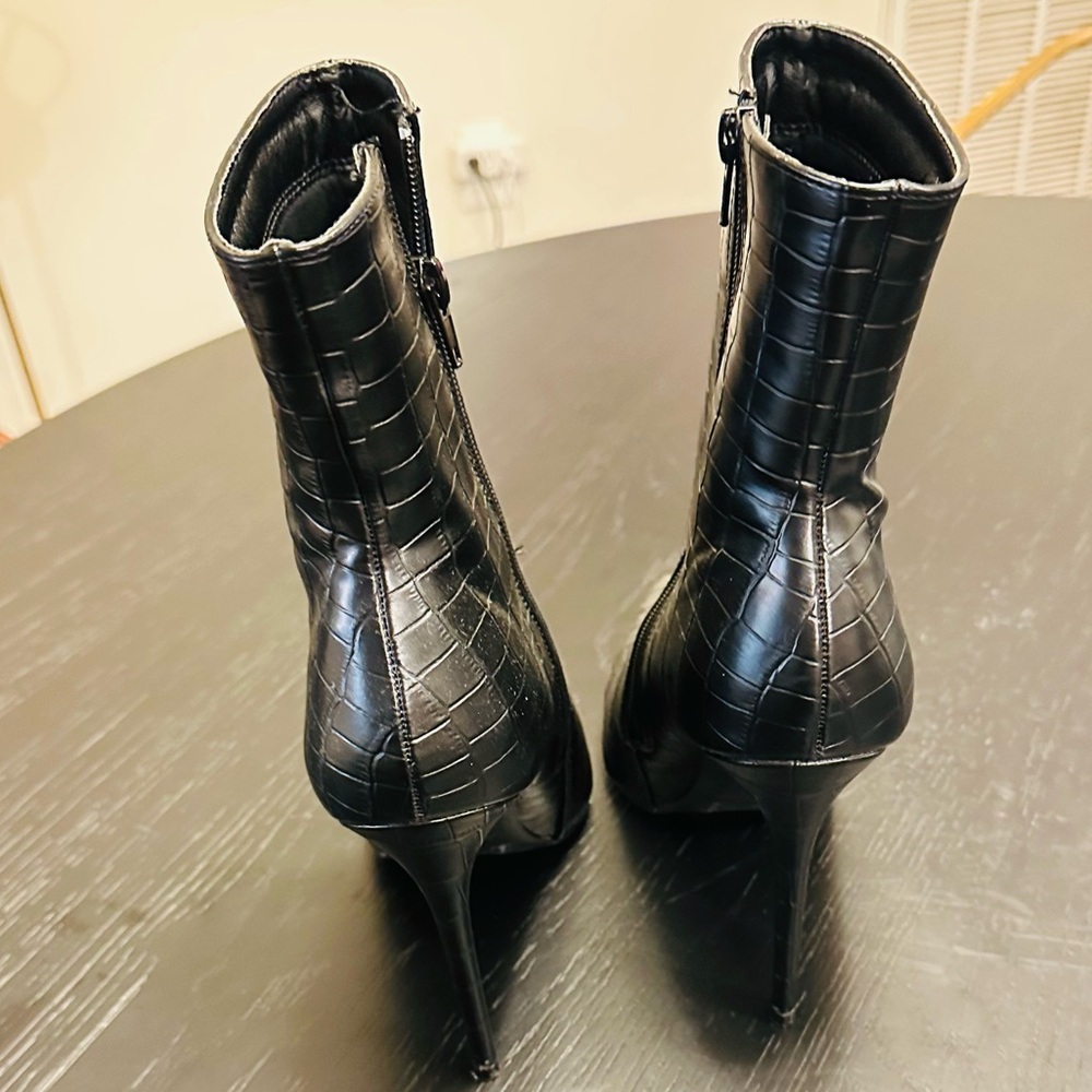 FASHION NOVA “Last Minute Booties” - Picture 4 of 9